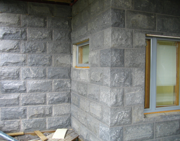 Lohkokivi Lohkograniitti, tummaharmaa